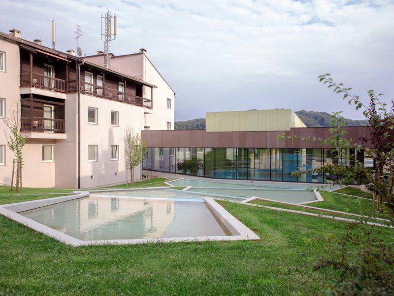 F990A5B16A2CB8D6A547A7C3F7BC3D86