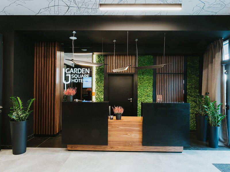 92A8856E90FED904C055195D60E33DAF