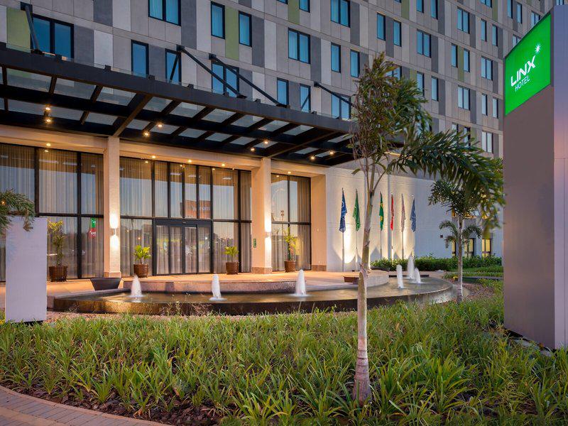 CF653A8ADD5621A9B33AE3144B2E621C