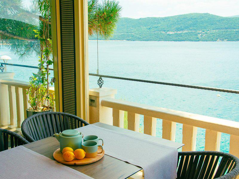 C20A4C2D33E1C6AFC0E52C7DEAF820EA