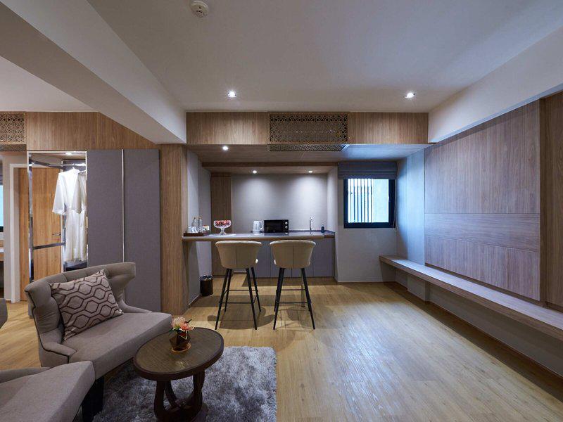 09E59B51DC73F5A2A2A72D2303DC1A6F