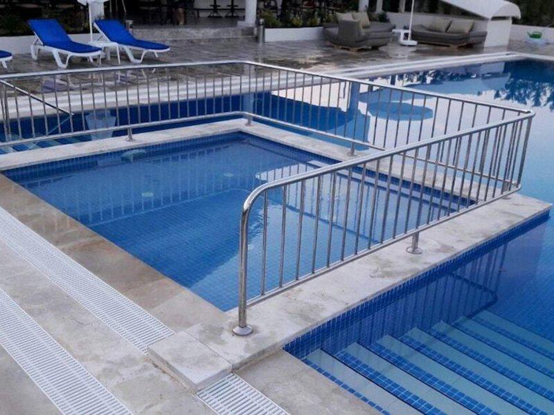 0ADA40EFC5EF8F7994CD98C86C704A24