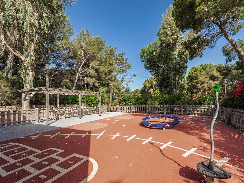 E8B1493BF9D44B3D55AF2F45923A5B90