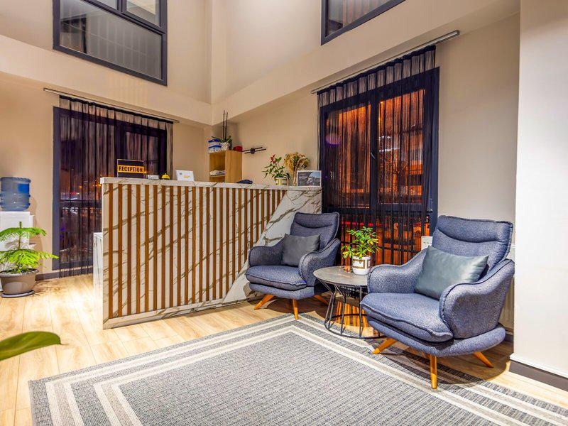 E4327E42A455D8138B3AA060C8985D2D