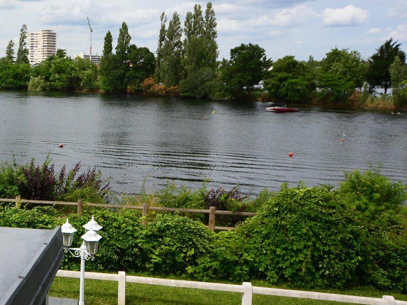 DE57EFE6D6D15C94C2A827557856DB60