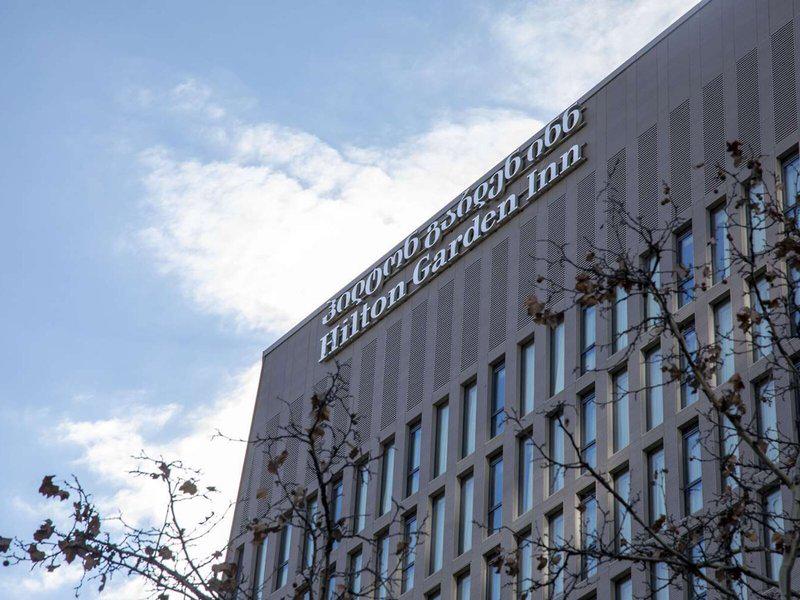 37AF76B2F0D76D85E7B2023F439BD4F1