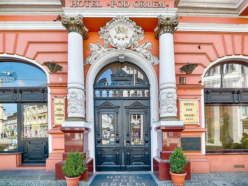 6883BCABD44C8D510D25A61CAFD7D57E