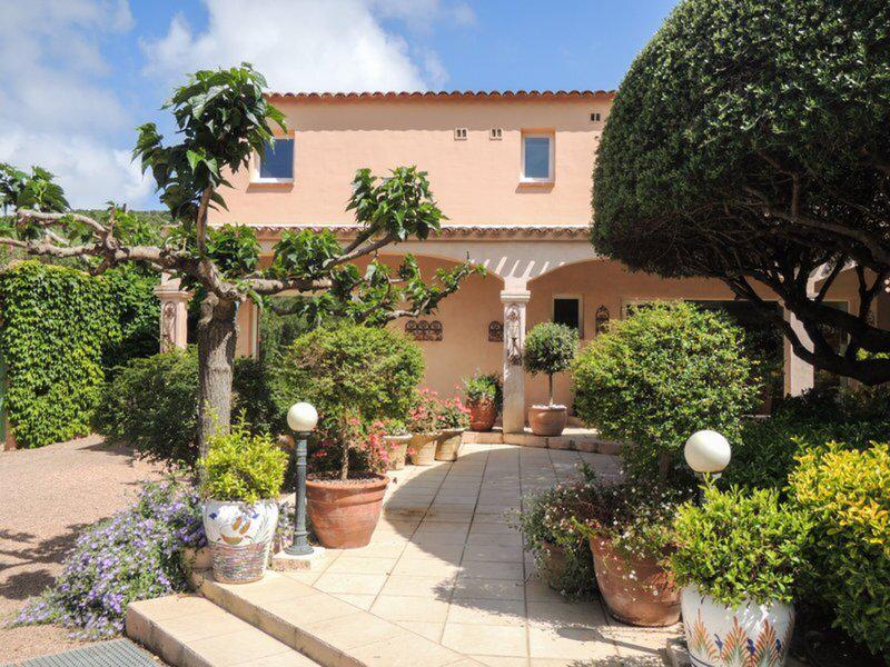 2EA72603F87D42B3FE61D12F1C1B638A