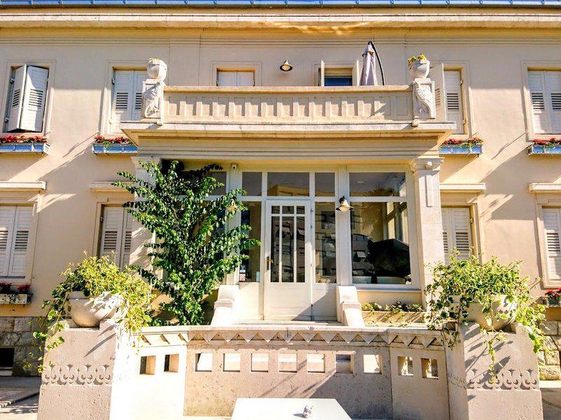 49C82DD1445E0AF0B9BF44925556332C