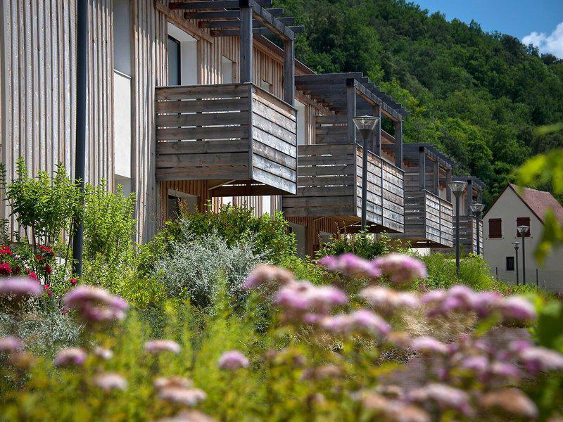 A0FB03F43A4490DD22587095877AD770