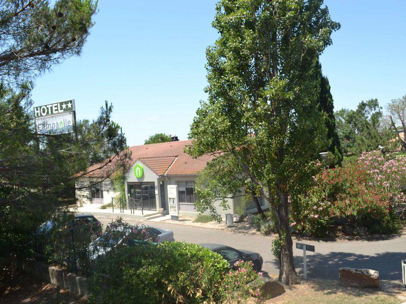 B218A6853445D864F9C83B224463DE3C