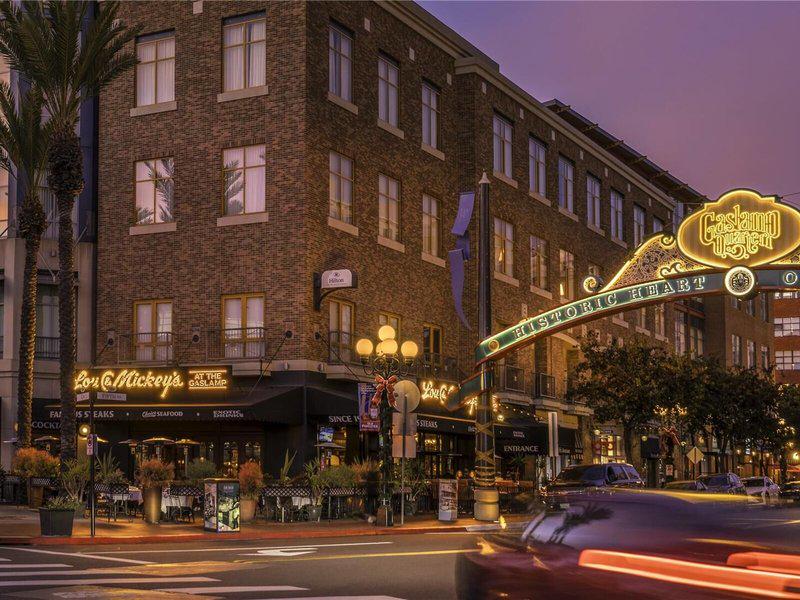 4497838240C3043966A352D58D41DC4C