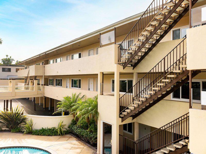 6BF43D5E358E9B5915F86E238AE92709