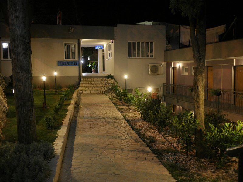 AEC3F4D78C28B321CE461D6D5C0A8856