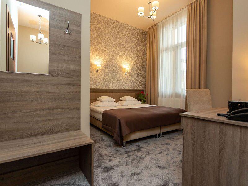 72C0B51413ABEB93689F3B7B4A50F372