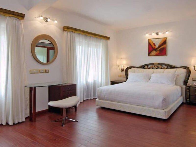 77587EF6700B03F9D63C2FC3E05FBA77