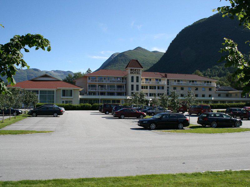 DE3928E39E6AF4B2F9E3EAE827962816