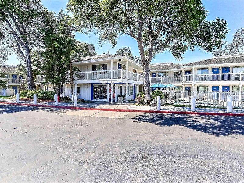 14FA910B8A2C3DBB5B26BE72737547A9