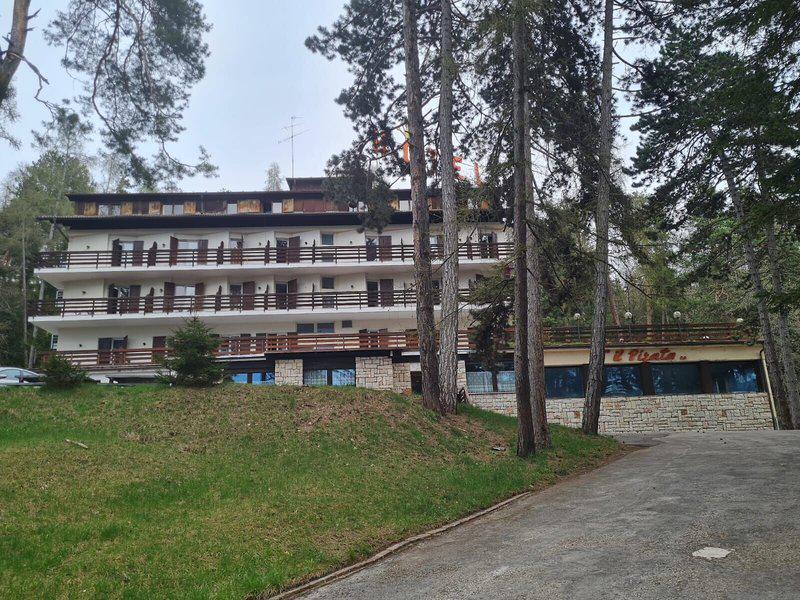 55E1E5E689D9F8C0F3C95F4D0FA66406