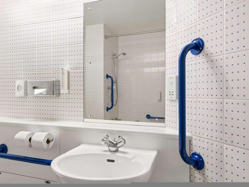 0E9F5F301A35389F2BF62B0BC35D593E