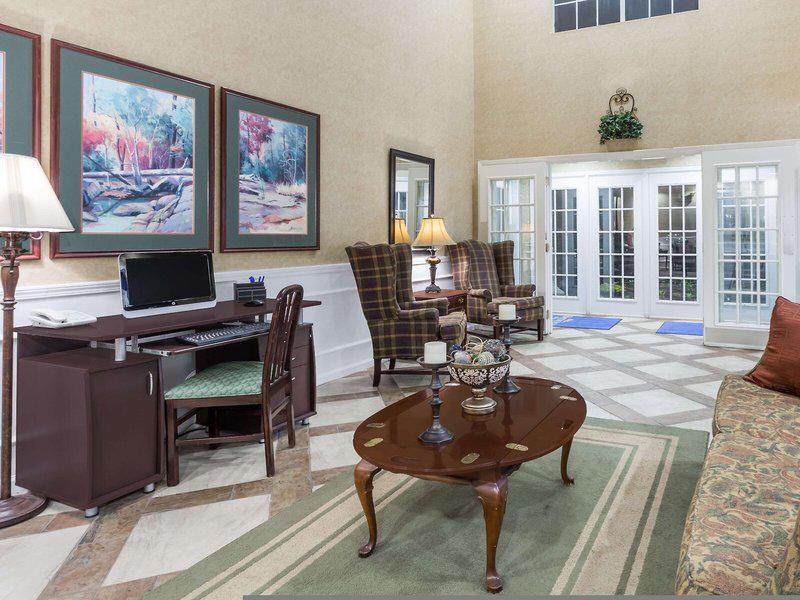 1786BD8C2E4D8EECD3F4C9B0C3E7132E