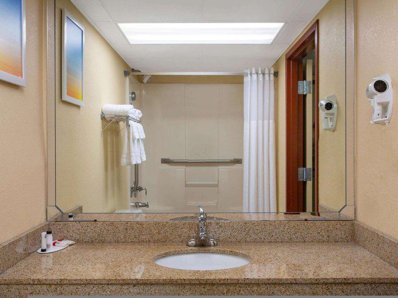 BCE70220F175741D881755D5CD3D72CB