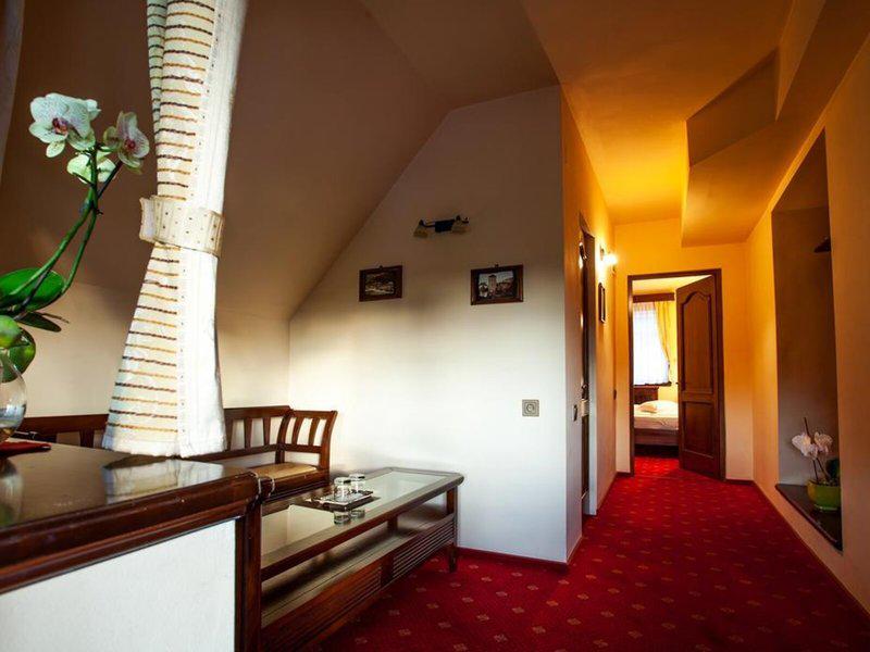 B8FAFB69B40E481FC1D5242EE36044A4