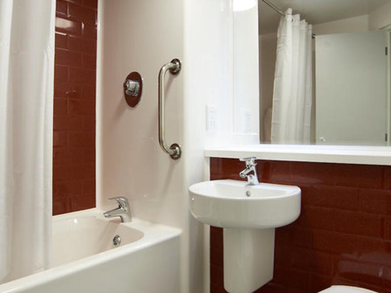 B329F52221FF64010F1C86D019F90BF7