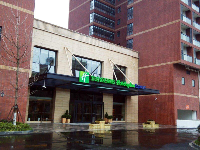 BB454918E94EDFFF98F2E102B76B05CB