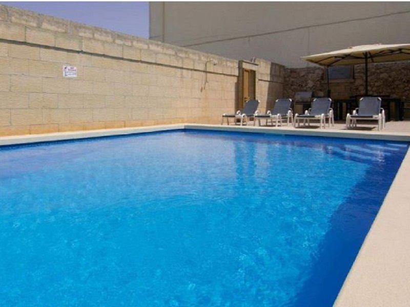 F72A13024398753D3B655D8887295B36