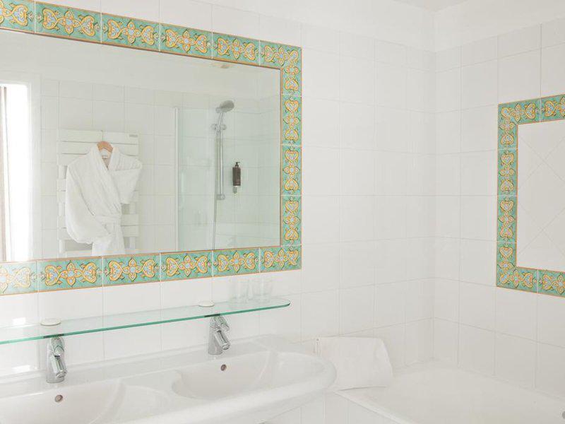 EE92425CDB1E0C39585F0D6FB97EE449