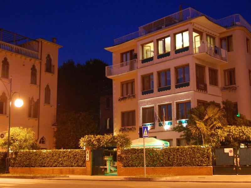 88398C400BF1520A913D7AE49FD579F4