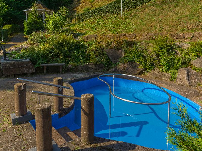 2F005EAEDDA016D693AEDF45B6C6BCBA