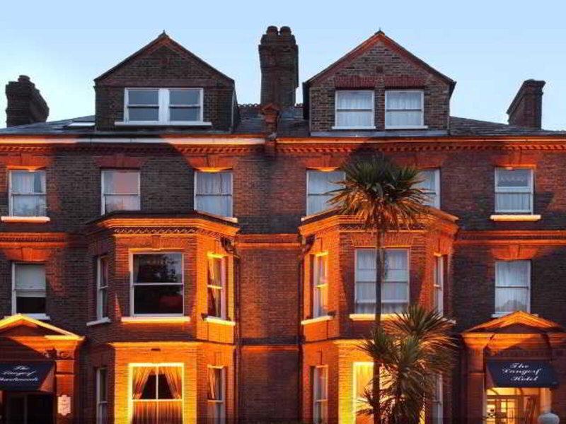 FEA7F8C2B7F398FF4DD77689D03BD3DA