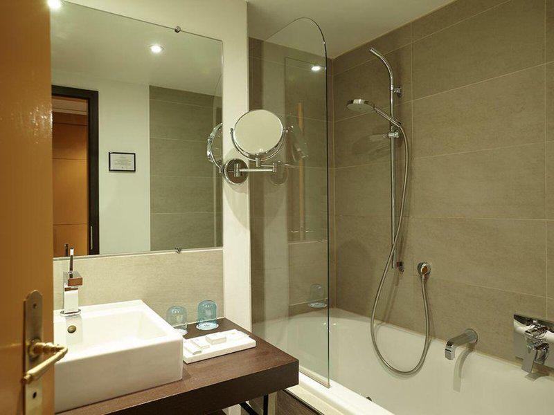 D546AA79996628509D5D295D89D200FD