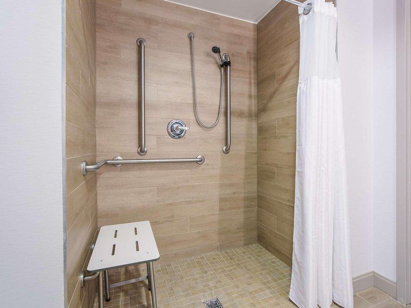 F1E6E66F855708A6C3C7C68D256A9AC4