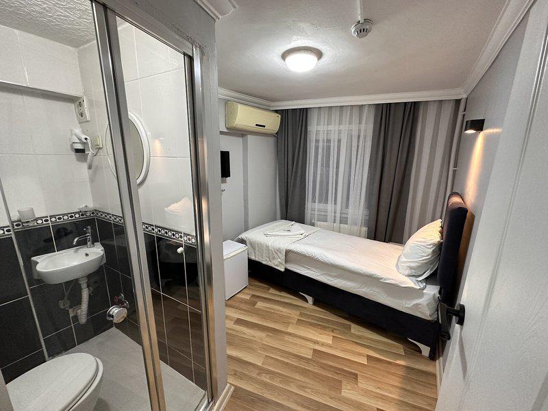 ADB8B5E8FF046E32D96622B7A5AFDC62