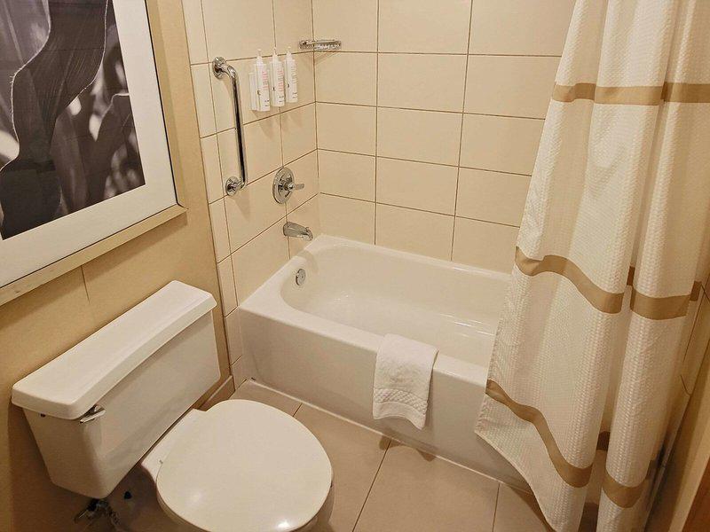 852604A548ED6D64C326E026FA95BFA1