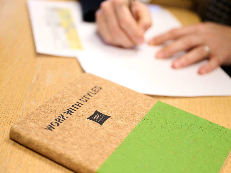 03D5F27BDE06EDFD94529498158B819B