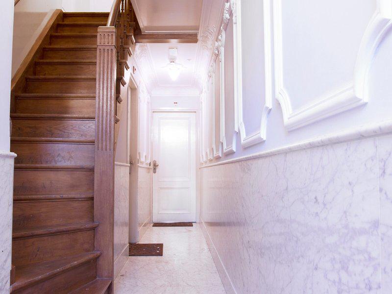 49613B77DE61146E5C59F613134A2F9B