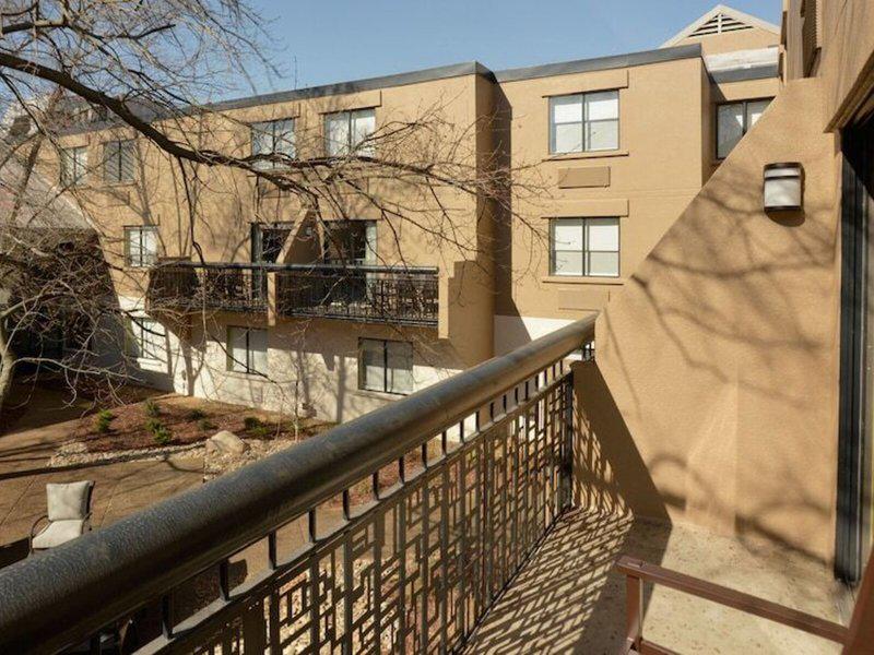 E04C2B0519538C2BDF820E68DFA9803A