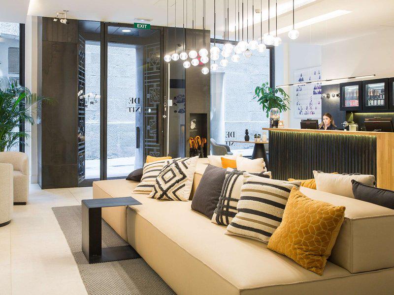 51F7CC4451215B3E93A90136CC8ED113