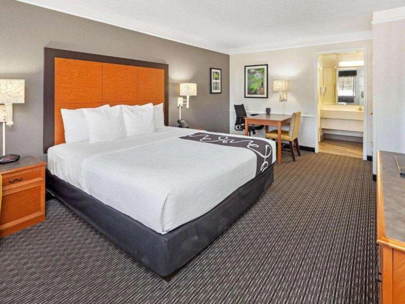 0F5E142944BE224D6C3A8949F275ED56