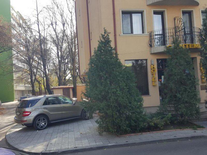 0998795E4B54A5E4F239CDC0855D9FFE