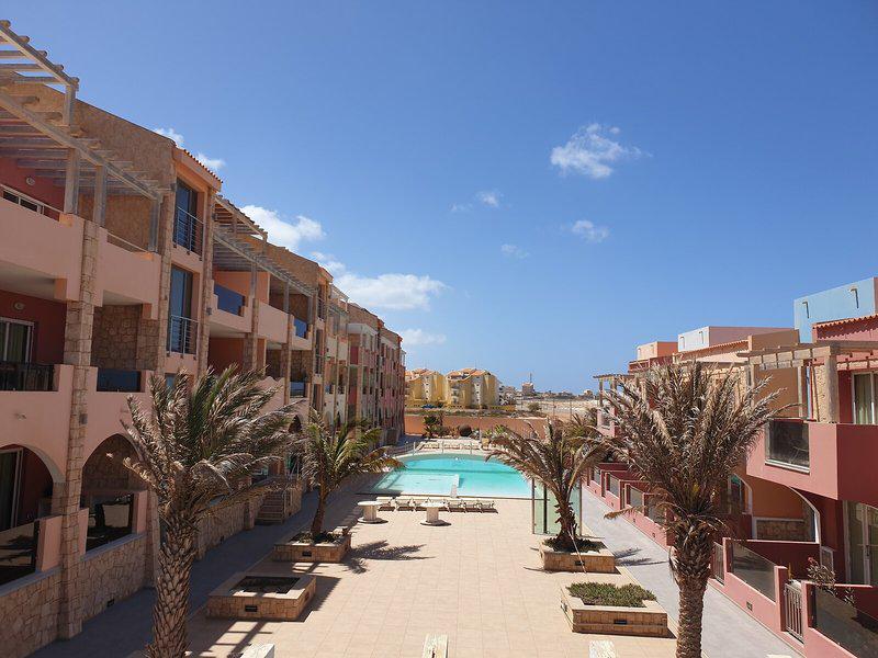 62F8368C85E1BC4F27EF36809AA1AE30