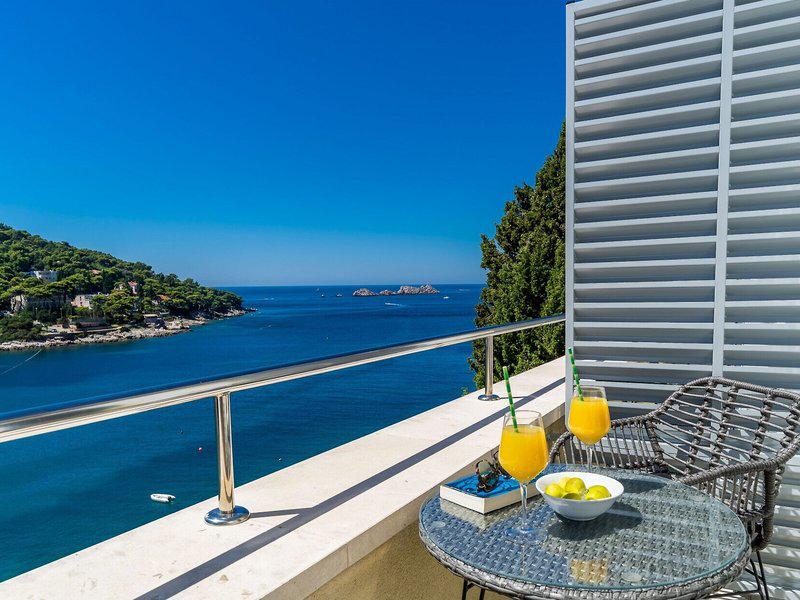 32326C6B9F5B550BEDA85209FF4FE131