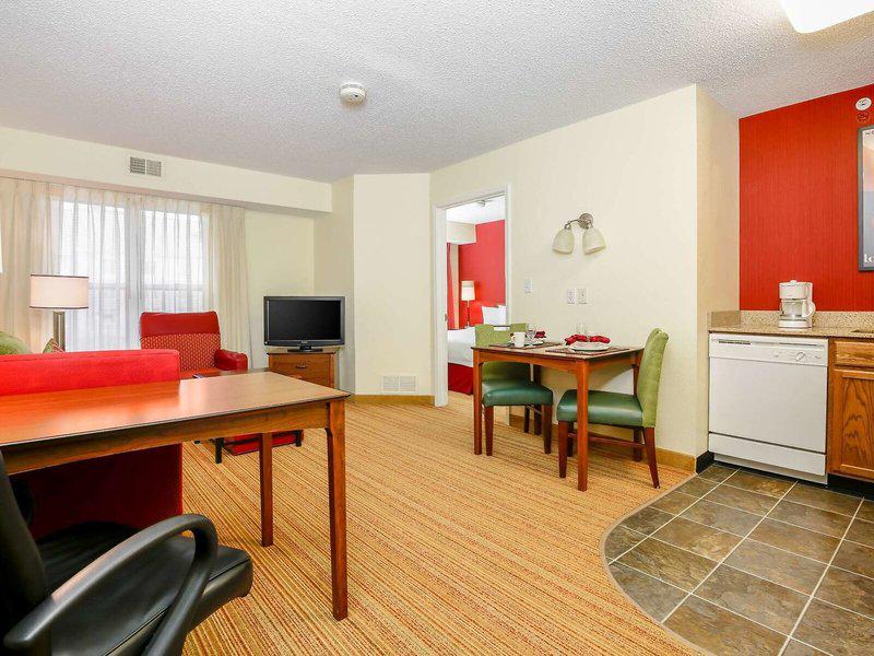 15C78A7CDF43B4848F01B1ED9D59903F