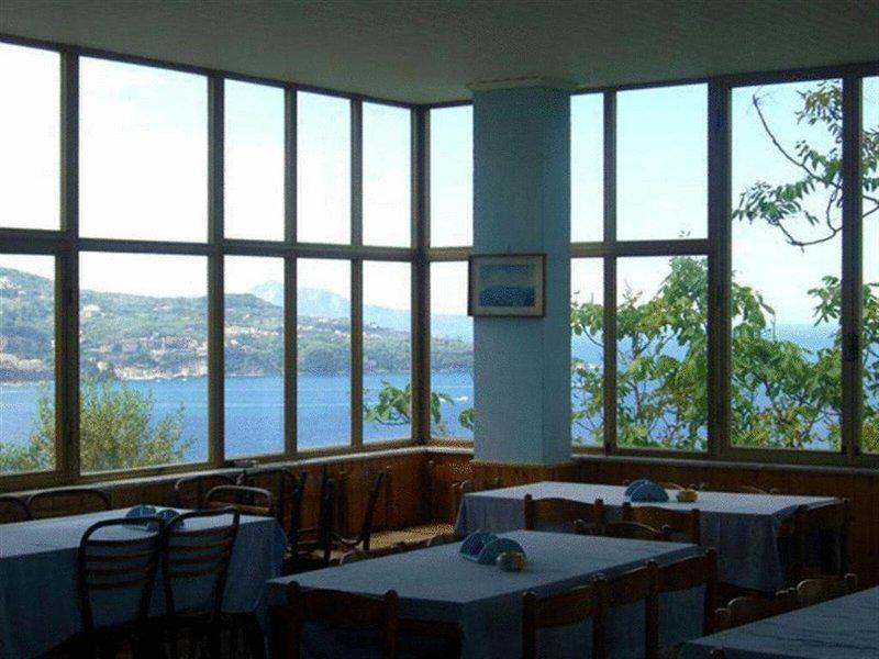 4A12FE1A7DECB647806D89D22DB070F8