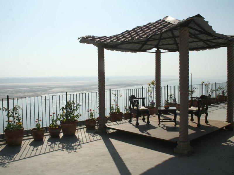 2411D44C454D9C1BD4A45428D7ADF1F2