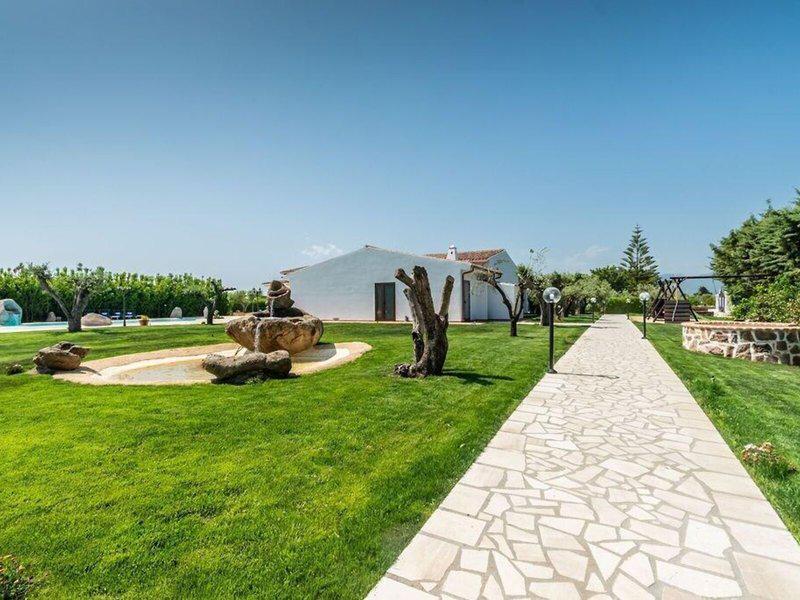 F30BEE5E0A7B03680A0FDD2ADD5EE4E3